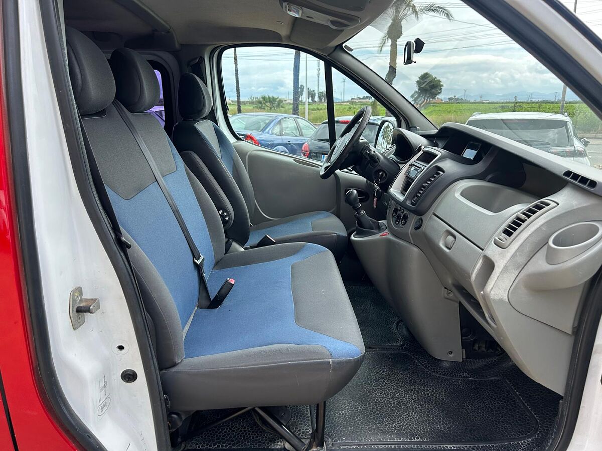 RENAULT TRAFIC 9 SEATS 2.0 DCI SPANISH LHD IN SPAIN 137000 MILES SUPERB 2013